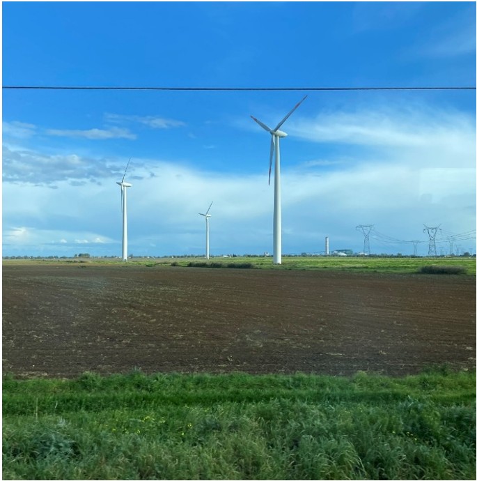 Aerogeneratori o Pale eoliche in Puglia (foto M. Grosso)