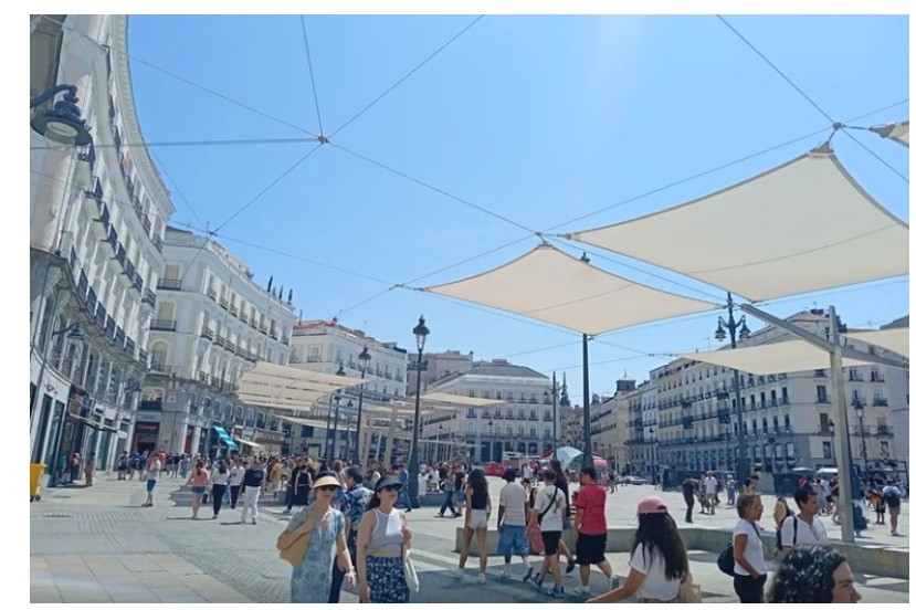 Madrid, Toldos: tende poste sulle piazze per ombreggiare